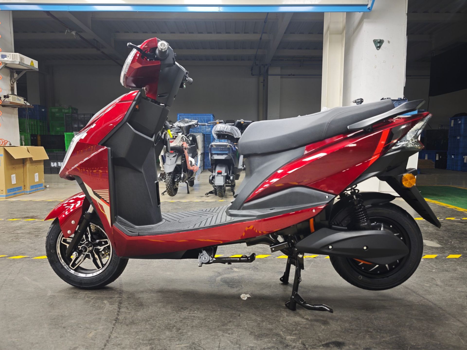 SZC E-Cruiser – rdeča, stranski profil