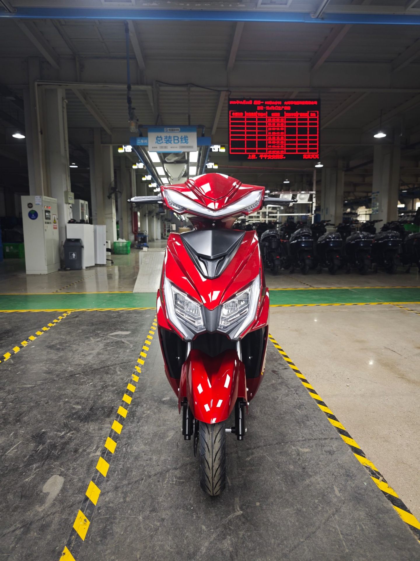 SZC E-Cruiser – rdeča, sprednji LED žaromet